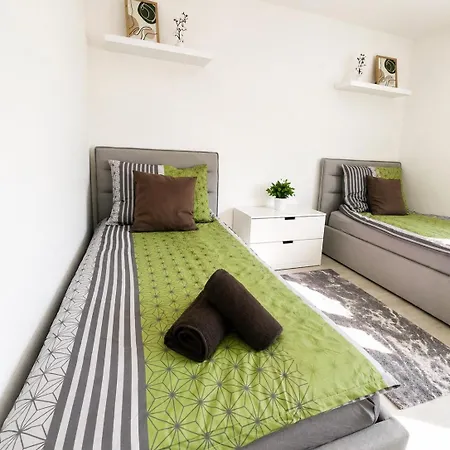 Apartment Moderne 3-zimmer-wohnung In Unmittelbarer Naehe Zur
