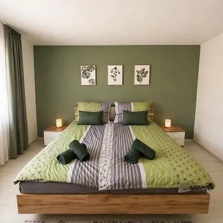 Moderne 3-zimmer-wohnung In Unmittelbarer Naehe Zur Apartment