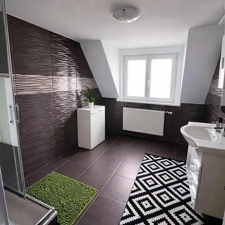 Moderne 3-zimmer-wohnung In Unmittelbarer Naehe Zur Apartment *