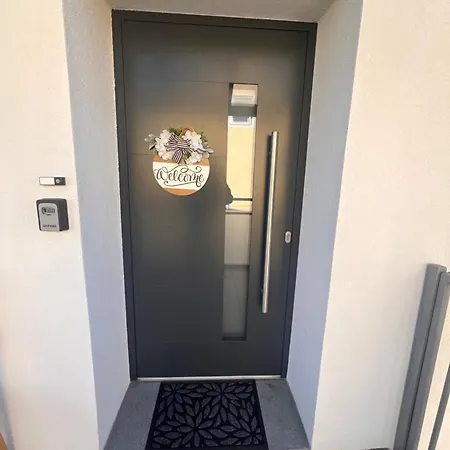 Moderne 3-zimmer-wohnung In Unmittelbarer Naehe Zur *