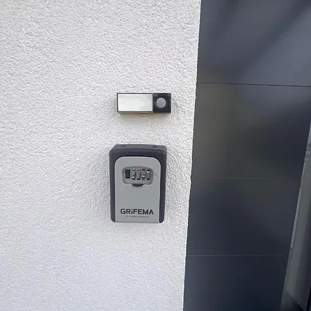 Moderne 3-zimmer-wohnung In Unmittelbarer Naehe Zur